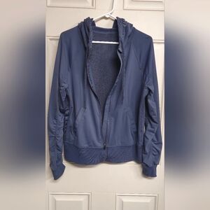 Women's Size Medium Active Wear Full Zip hooded Periwinkle Jacket!✨️